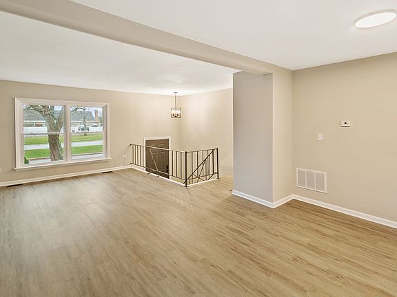 4th image of 2525 223rd St