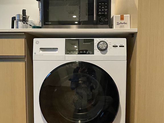 combo washer/dryer in-unit laundry
