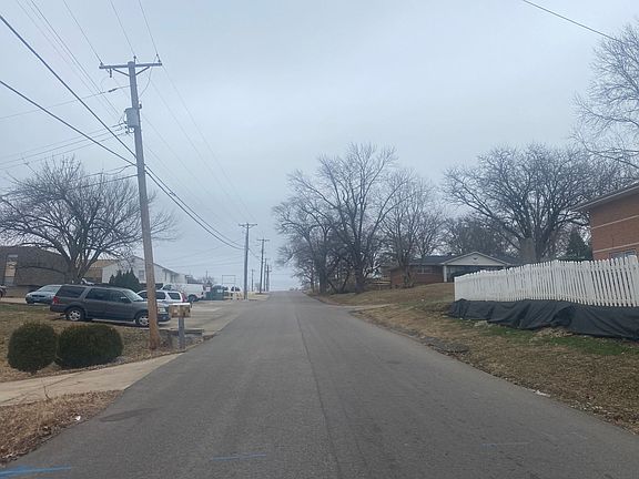 4th image of 1408 South Dr