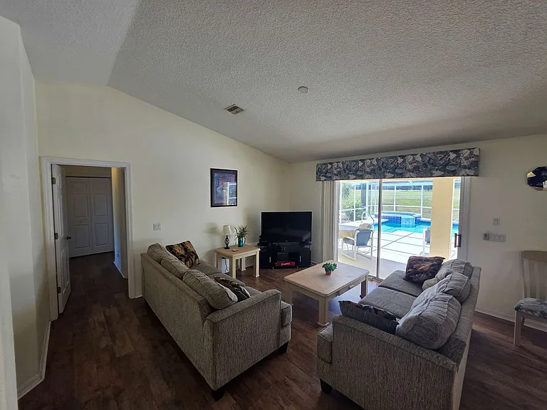 1398 N Foxrun Ter — Photo 23