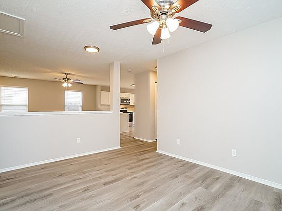4th image of 2877 Creekbend Dr