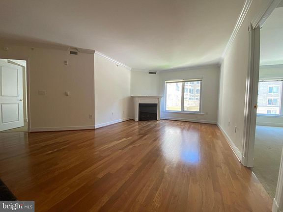 4th image of 5 Park Pl APT 323