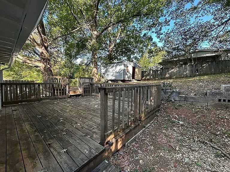 923 Vanderbilt St — Photo 11