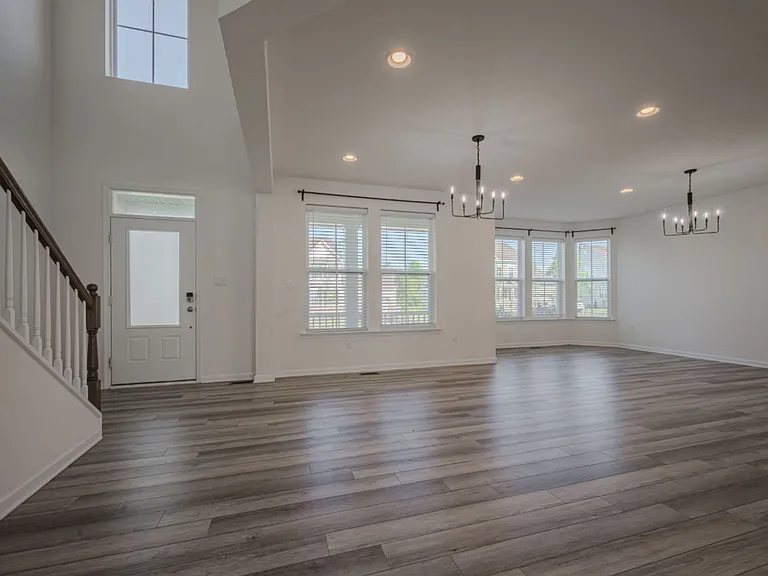 1607 Crane Ln — Photo 4