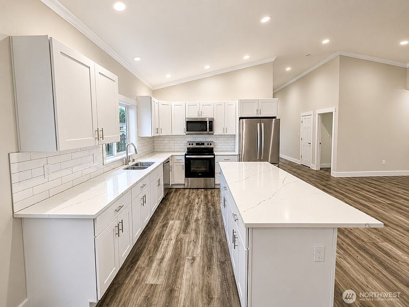 4th image of 364 Sextans Avenue SW