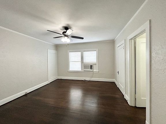2nd image of 3920 Fannin St #F105