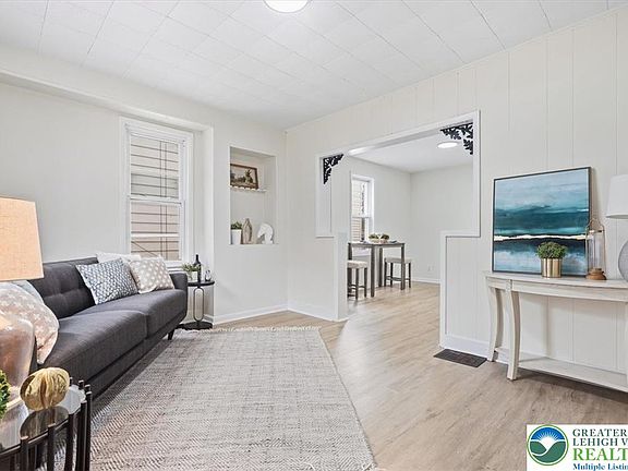 2nd image of 635 Spring St