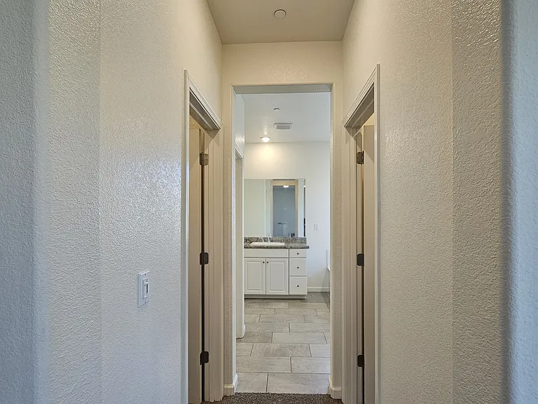 8013 Avanti Dr — Photo 23