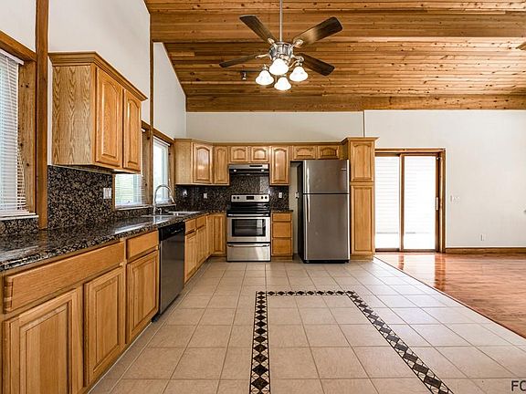 5th image of 22 E Diamond Dr