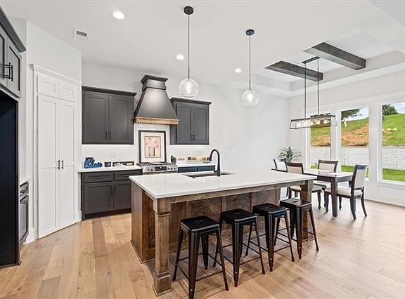 3rd image of 521 NE Sienna Pl
