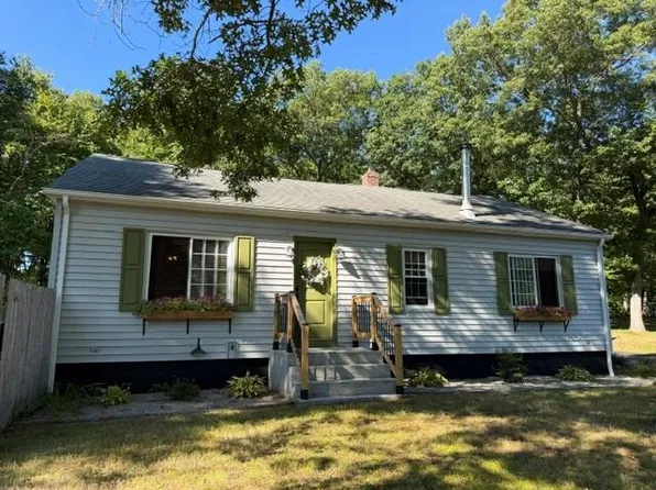 565 Main St, Pascoag, RI 02830