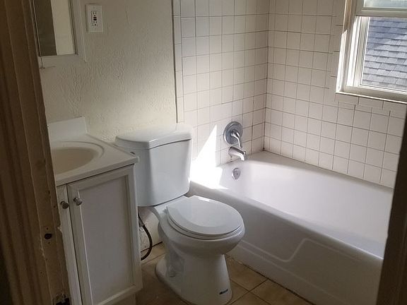 5th image of 2057 W 81st St #2