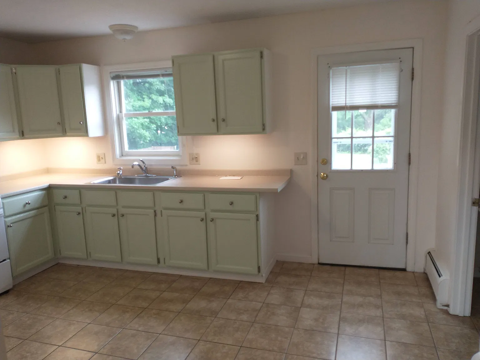 2 bed, 1.5 bath, 1100 sqft, $2,500 — Photo 2