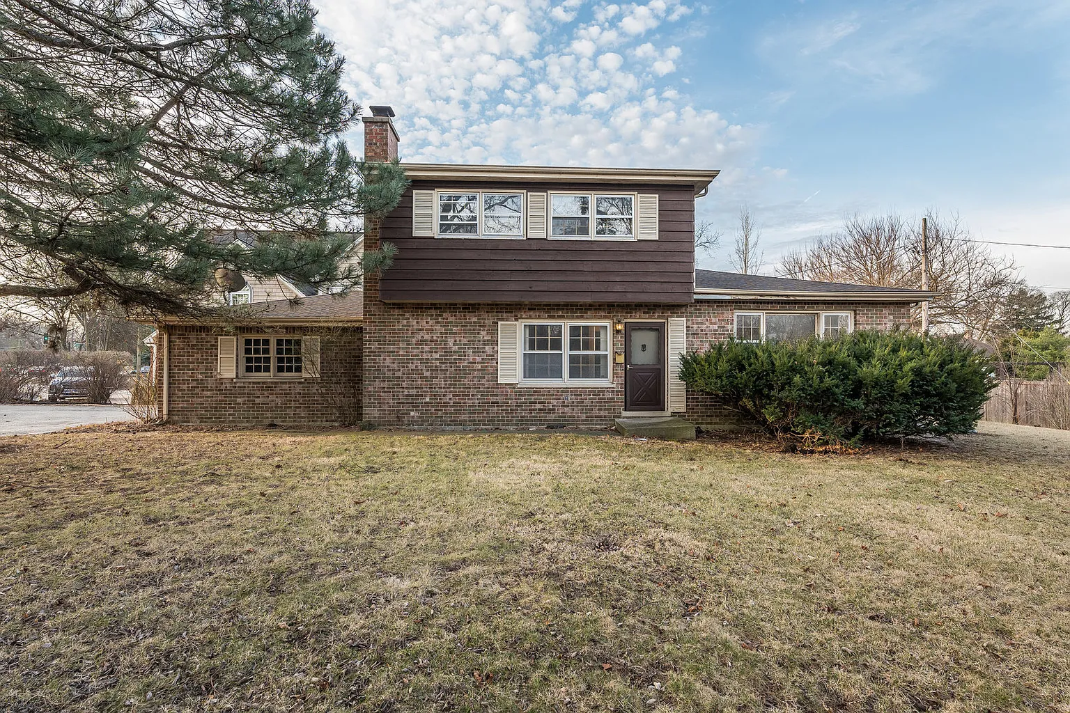 1344 Waukegan Rd photo 1