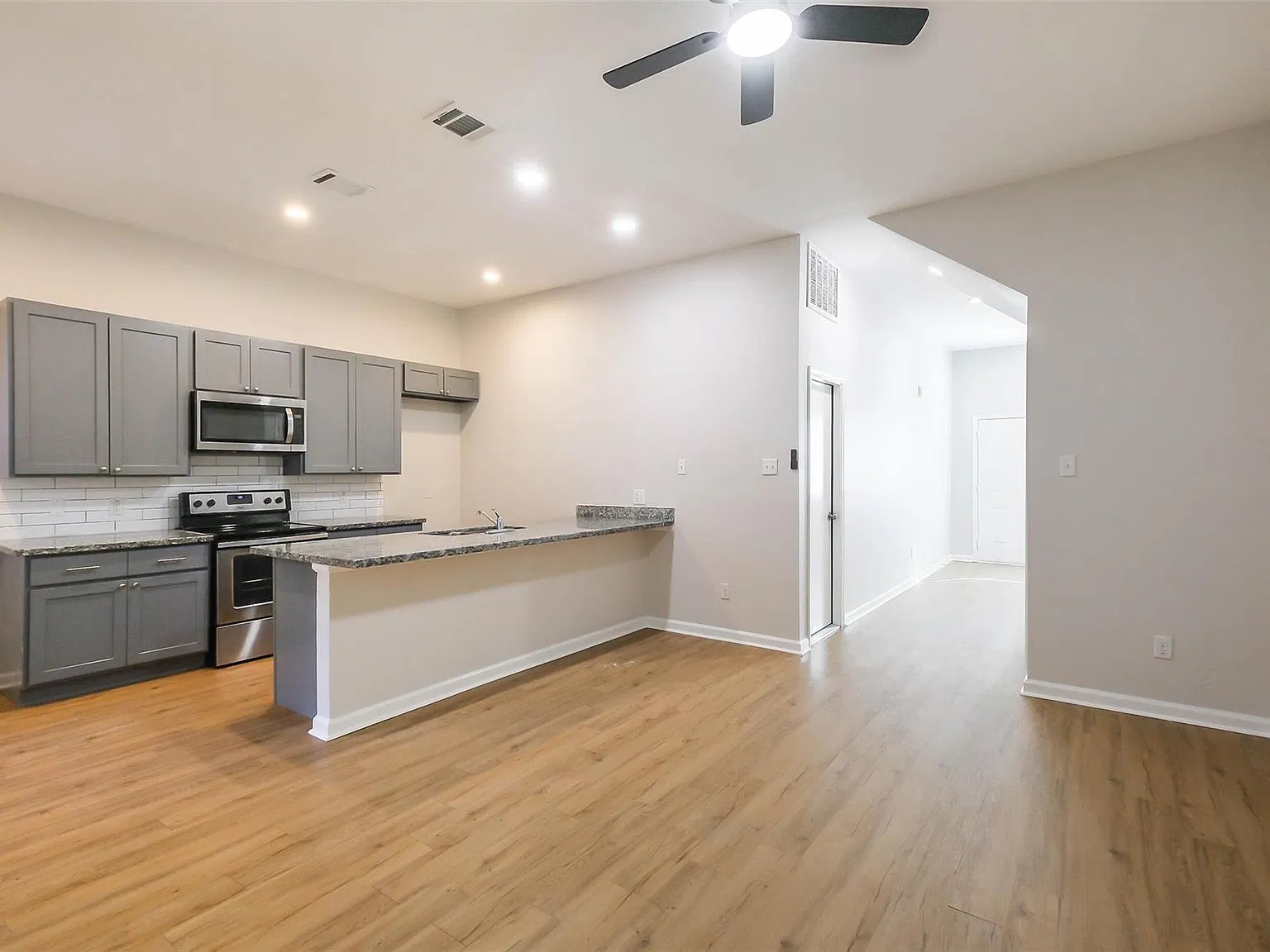 4 bed, 3.5 bath, 1855 sqft, $1,850 — Photo 4