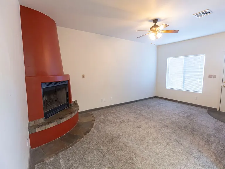 1635 Spruce Ave — Photo 2