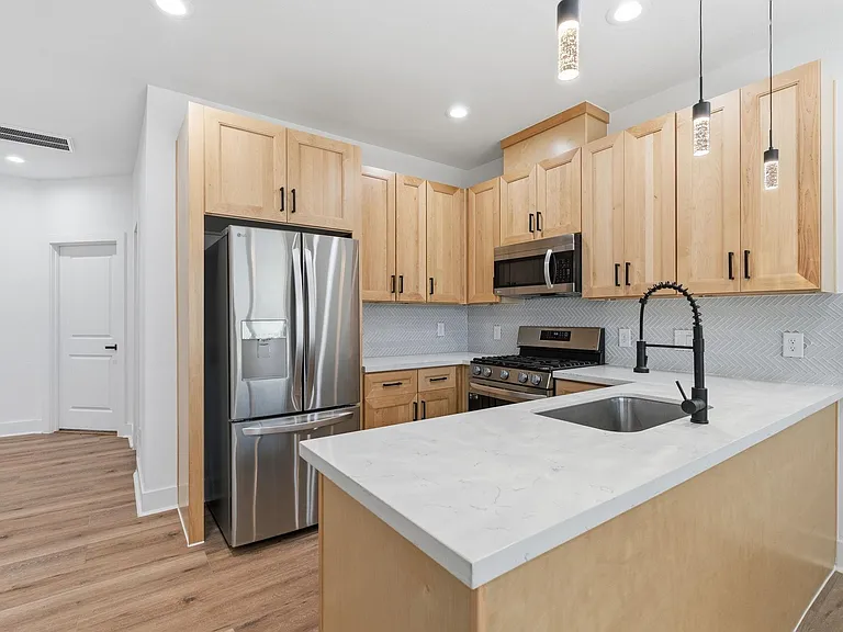 8805 Parkway Dr — Photo 6