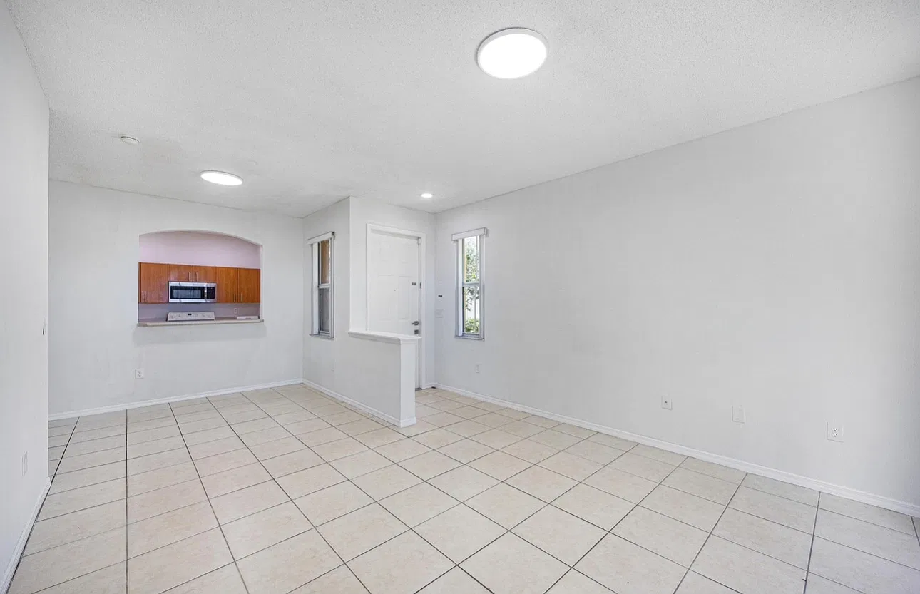 3 bed, 1398 sqft, $2,500 — Photo 3