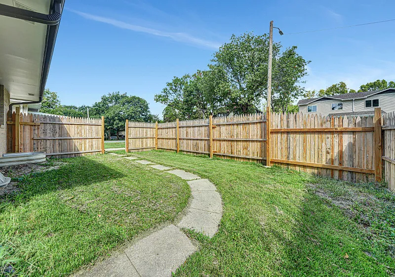 2 bed, 1.0 bath, $1,150 — Photo 3