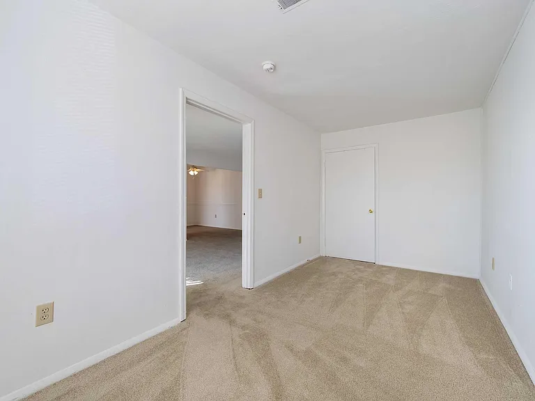 Foxridge Apartment Homes — Photo 144