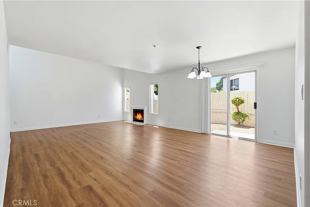 3 bed, 1894 sqft, $3,800 — Photo 3