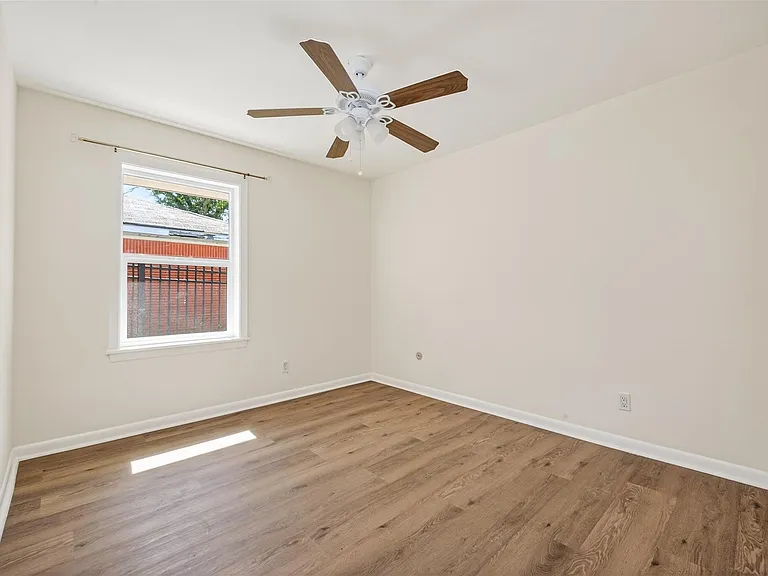 7950 Longridge Dr — Photo 46