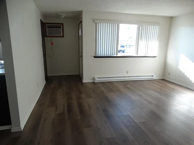 128 W 21st Ave — Photo 3