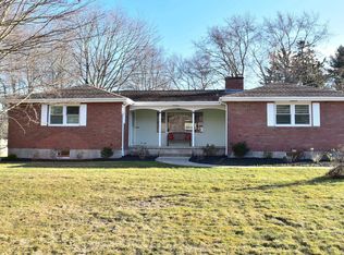 2 Colonial Dr, Waterford, CT 06385