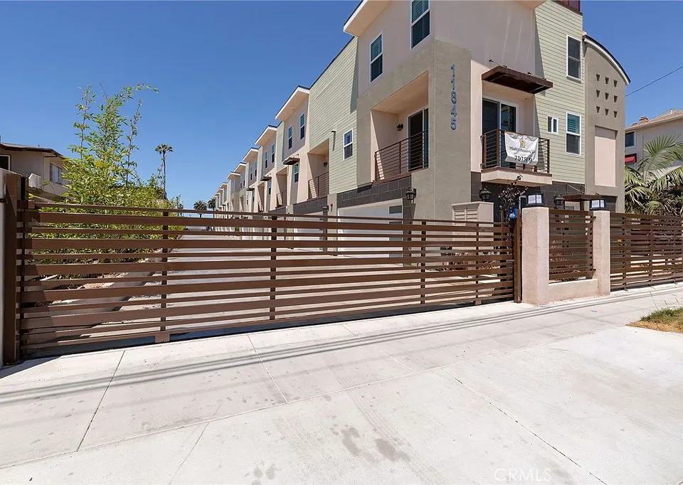 11845 Grevillea Ave
