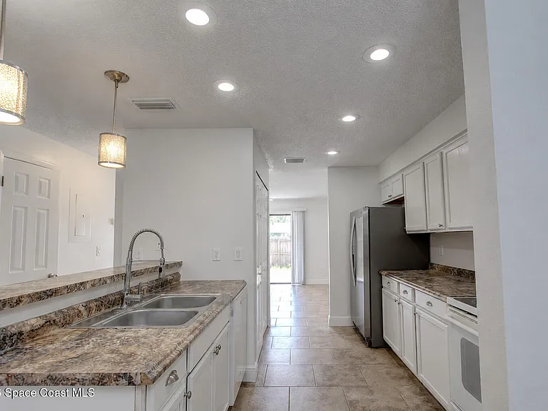 283 E Towne Pl — Photo 8