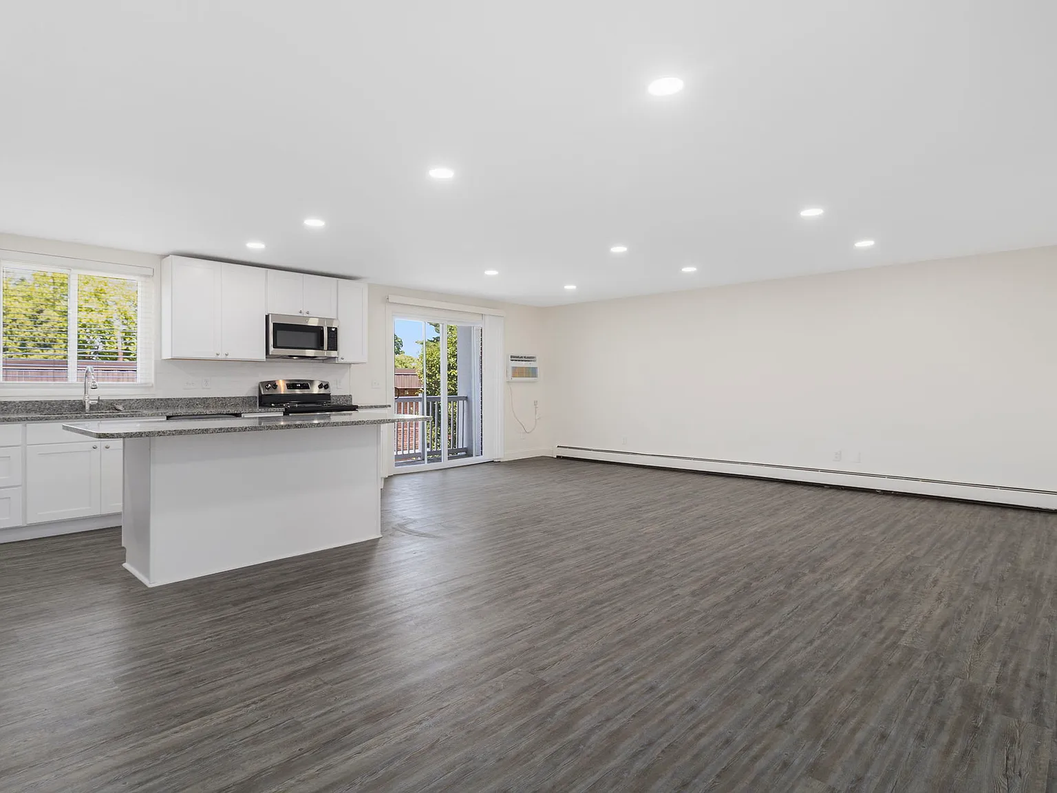 2 bed, 1000 sqft, $2,200 — Photo 3