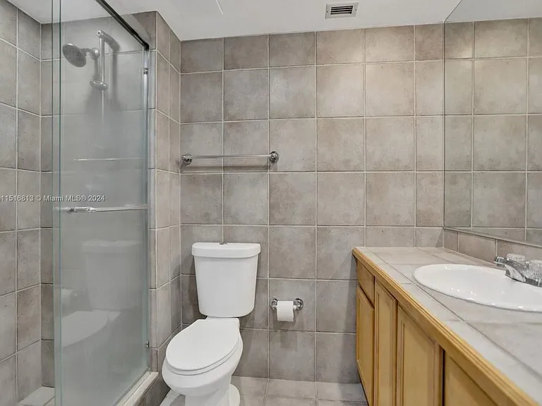 11930 N Bayshore Dr #601 — Photo 9