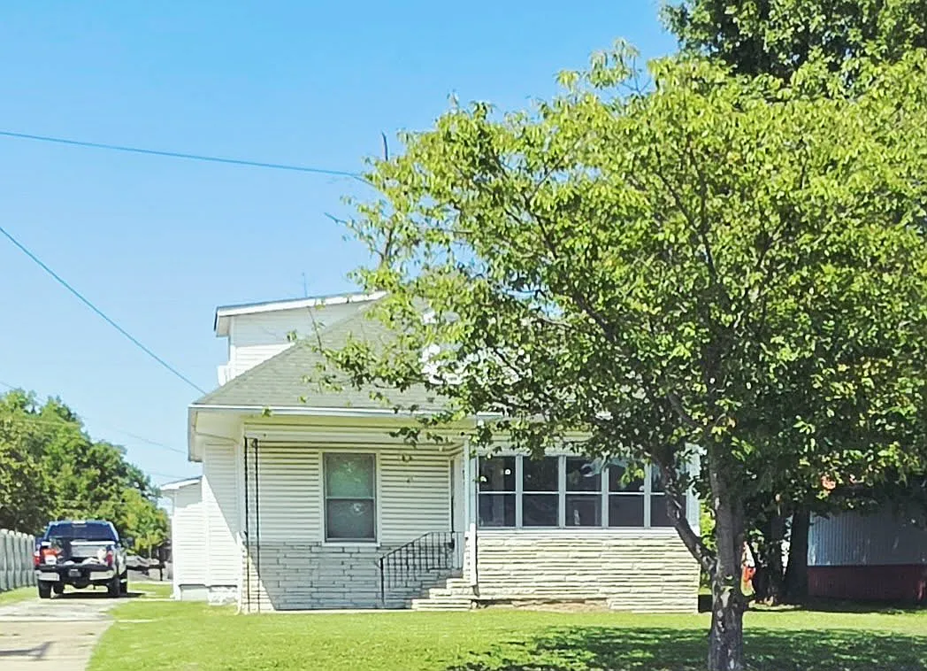 3 bed, 1104 sqft, $950 — Photo 1