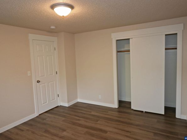 salem-oregon-449355435 picture