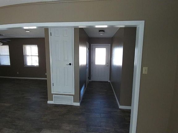 4th image of 1104 Comanche Dr