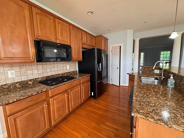 3670 Carriage Hill Dr — Photo 15
