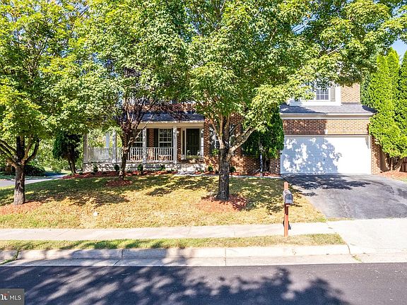 3rd image of 300 N Old Dominion Ln