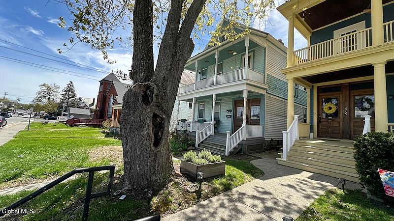 3rd image of 516 Pawling Avenue