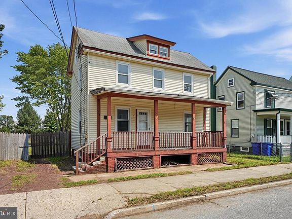 2nd image of 515 Dock St