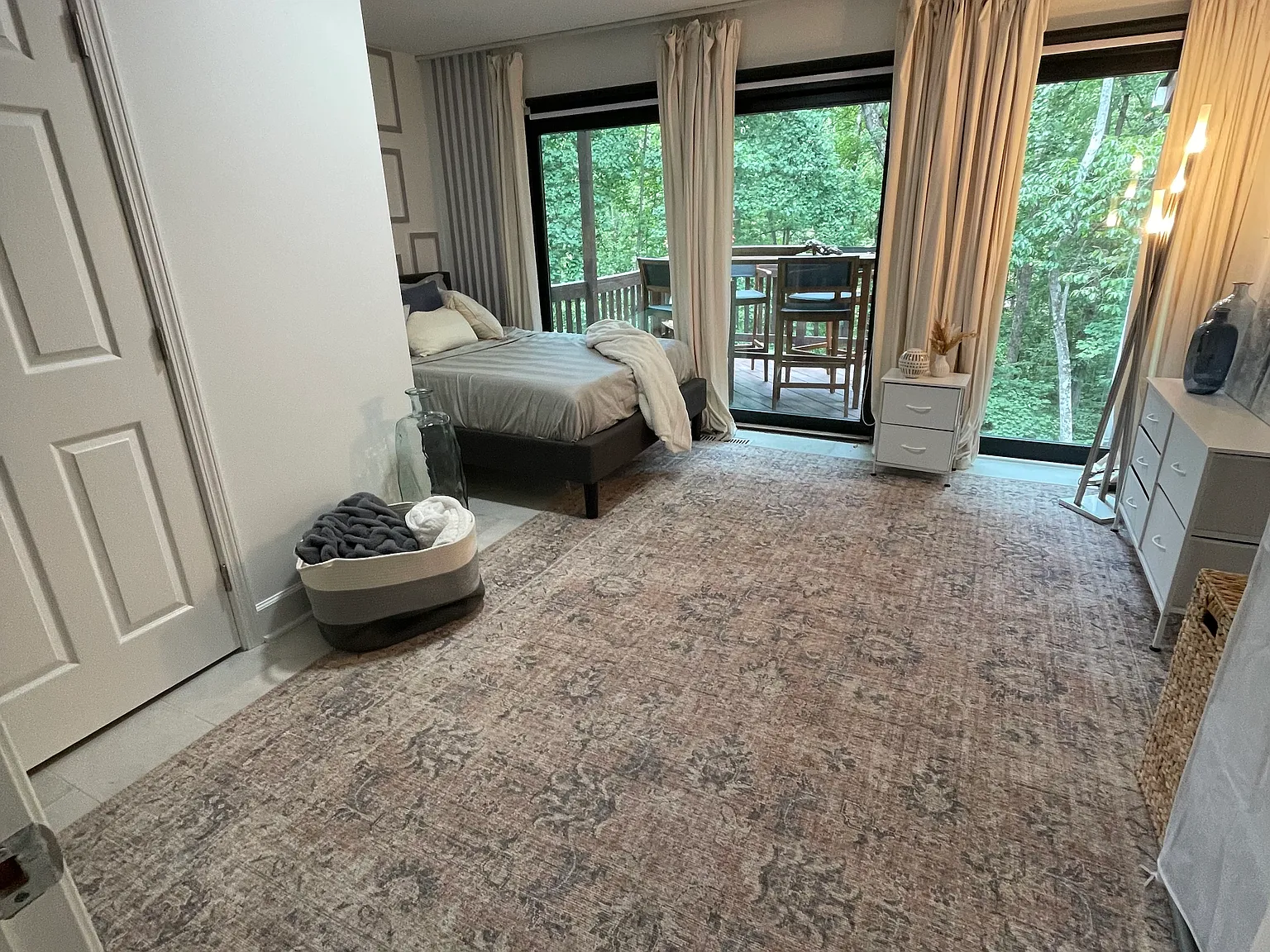 Studio, 2800 sqft, $1,200 — Photo 1