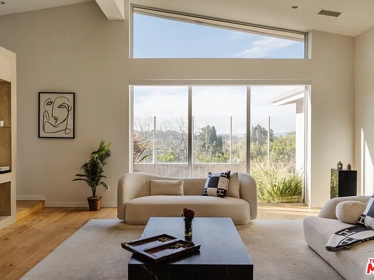 3423 Scadlock Ln — Photo 9