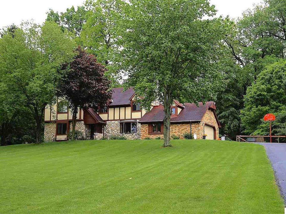 1st image of 12 Woodland Cir