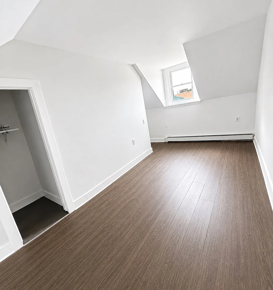 3 bed, 700 sqft, $2,000 — Photo 4