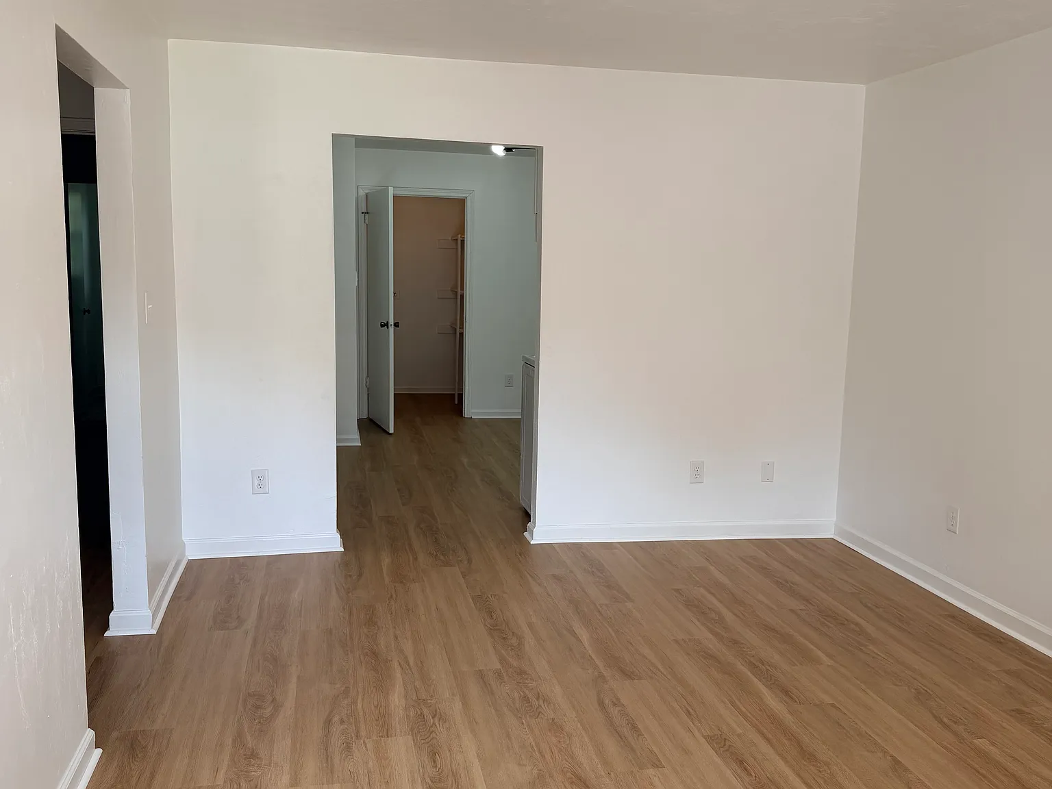 2 bed, 1.5 bath, 867 sqft, $1,100 — Photo 1
