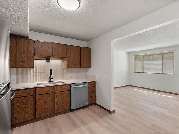 4th image of 41 Lincoln Ave #2