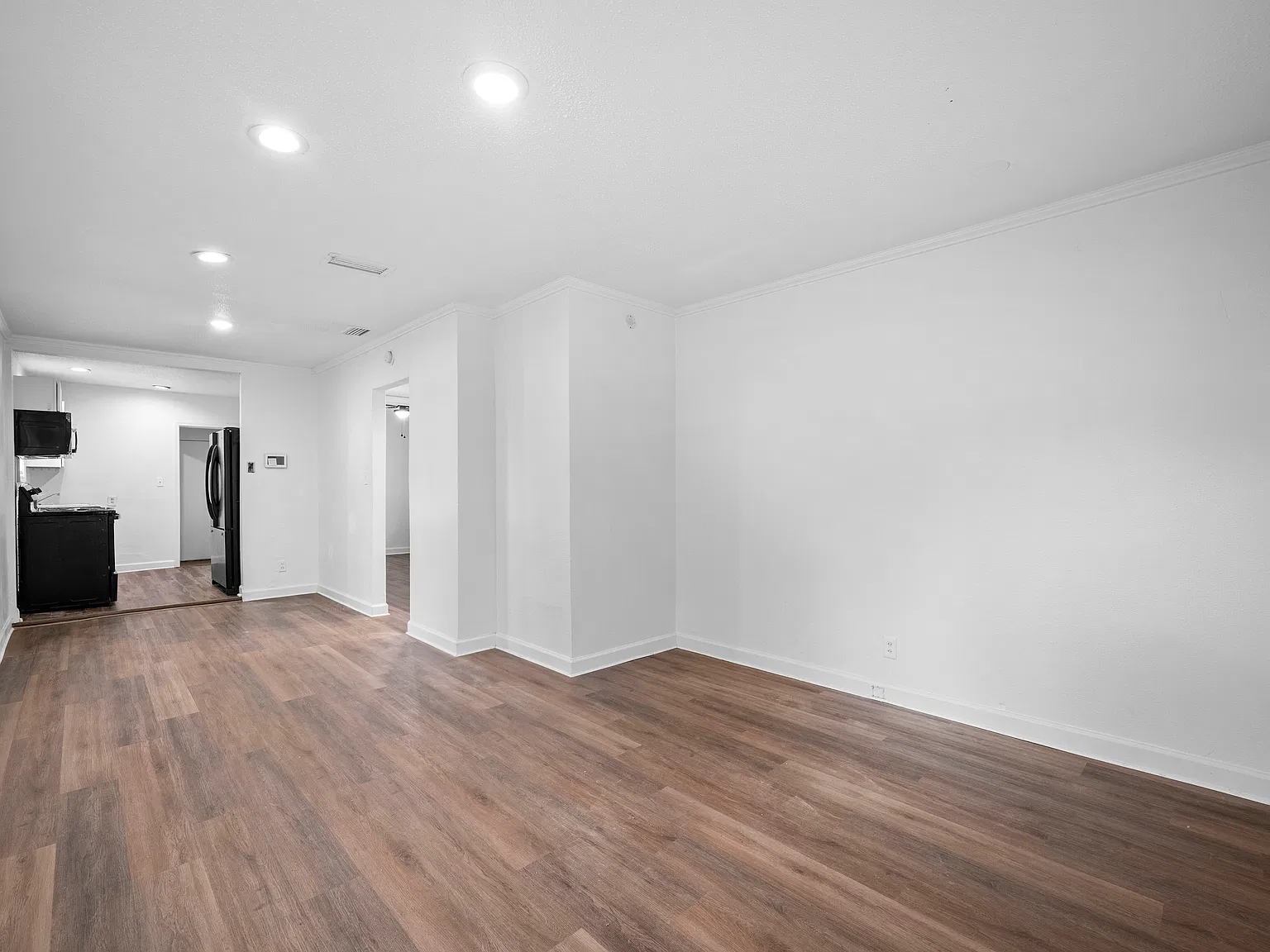 2 bed, 923 sqft, $1,275 — Photo 2