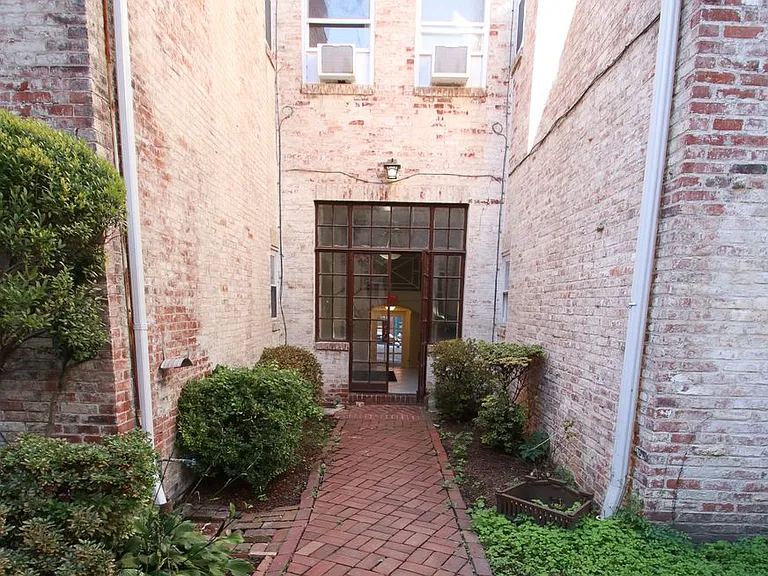1616 Pine St — Photo 8