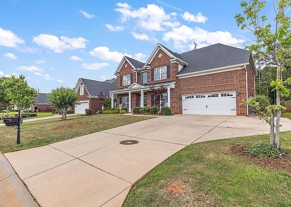 2nd image of 243 Grandflora Ln