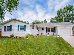 207 Mohawk Dr, Carol Stream, IL 60188