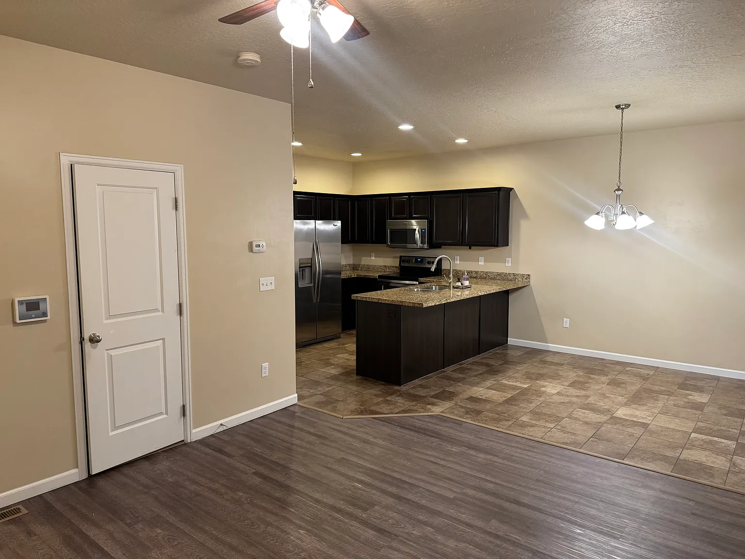 3 bed, 2.5 bath, 2170 sqft, $2,450 — Photo 3
